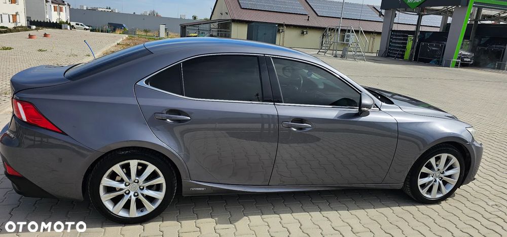 Lexus IS 300h Elegance - 17