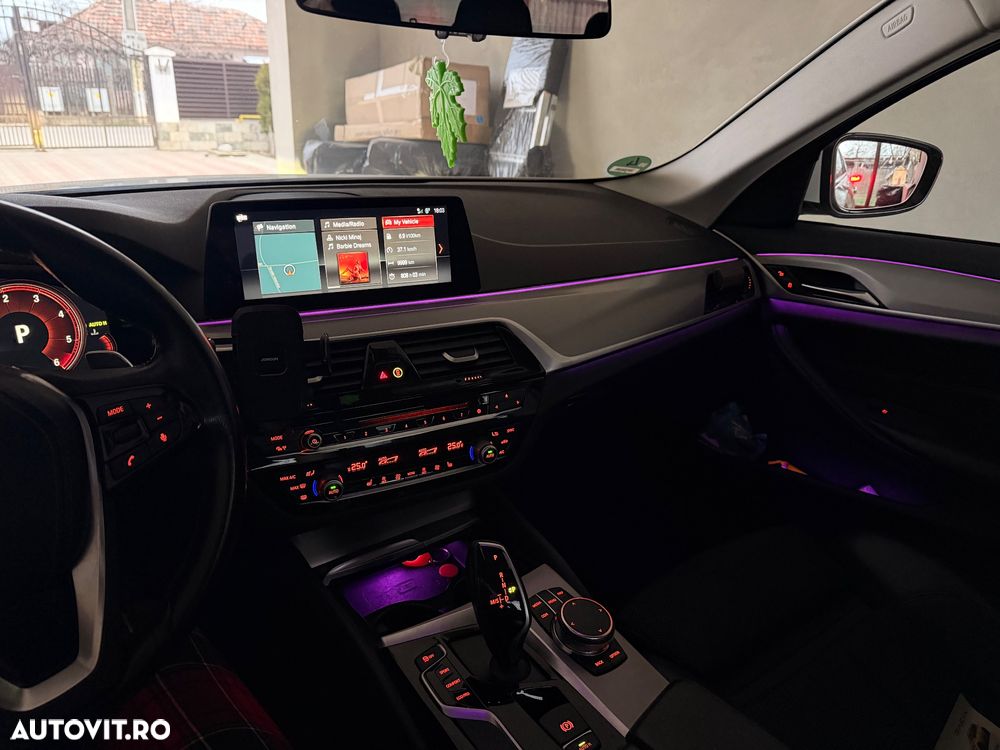 BMW Seria 5 520d xDrive AT - 12