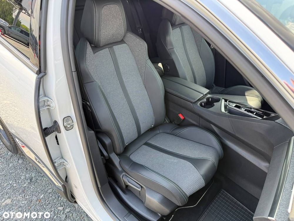 Peugeot 3008 1.2 PureTech mHEV Allure Pack S&S e-DCS6 - 31