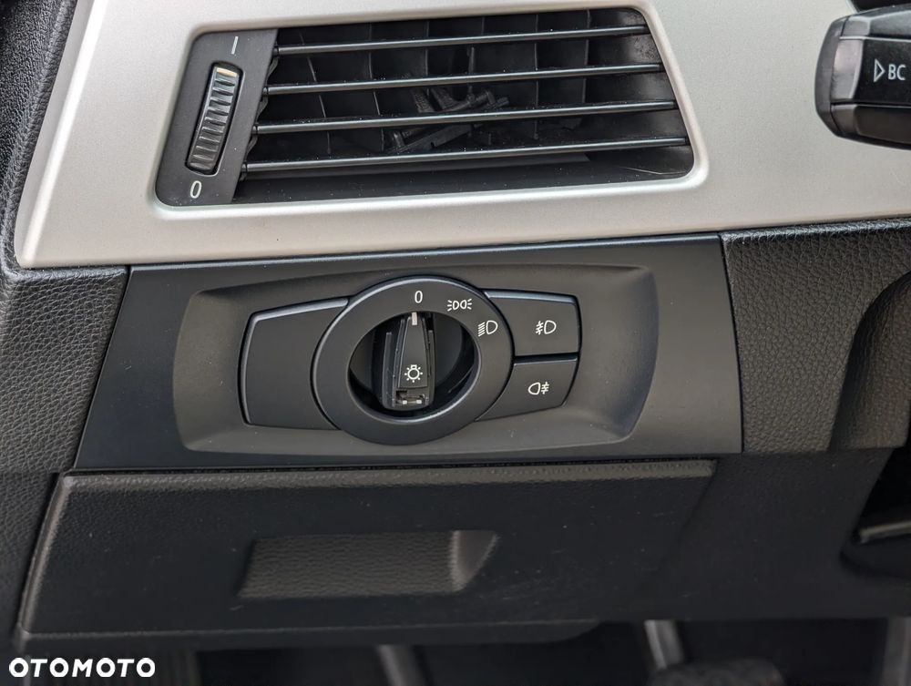 BMW Seria 3 318d Sport Line - 22