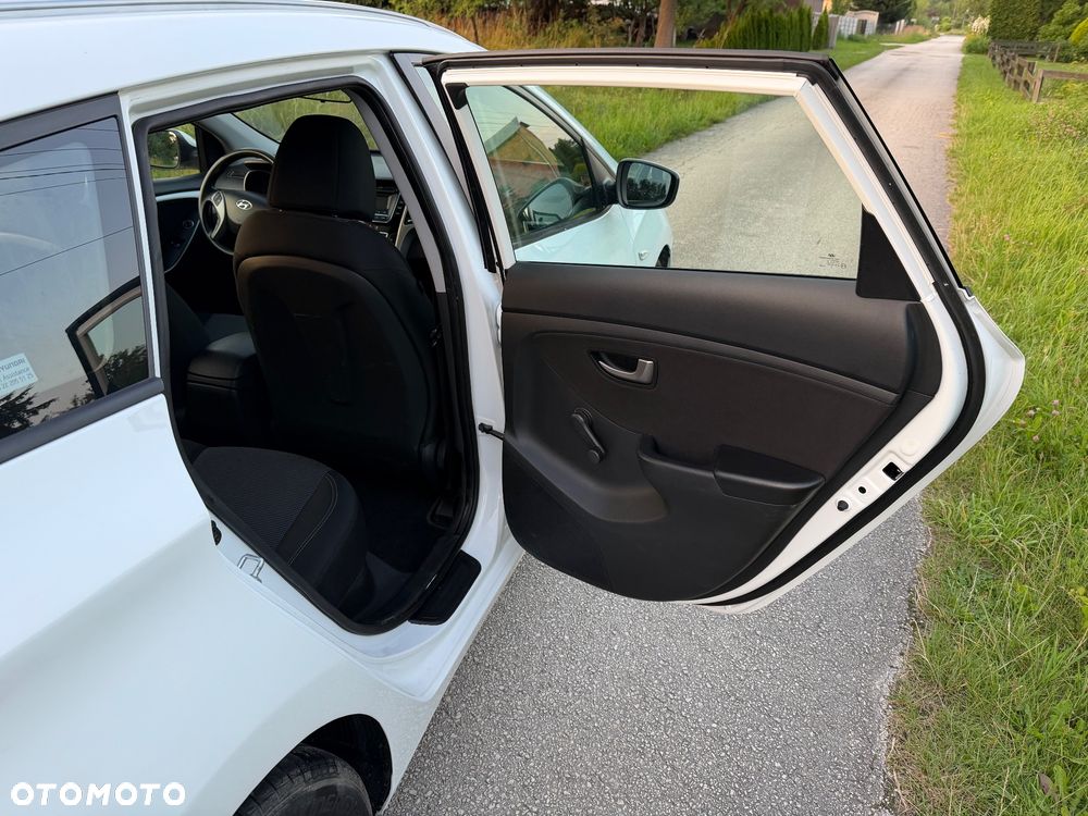 Hyundai i30 1.6 D GO - 24