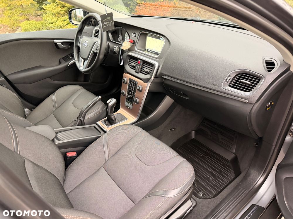 Volvo V40 D2 Summum - 32