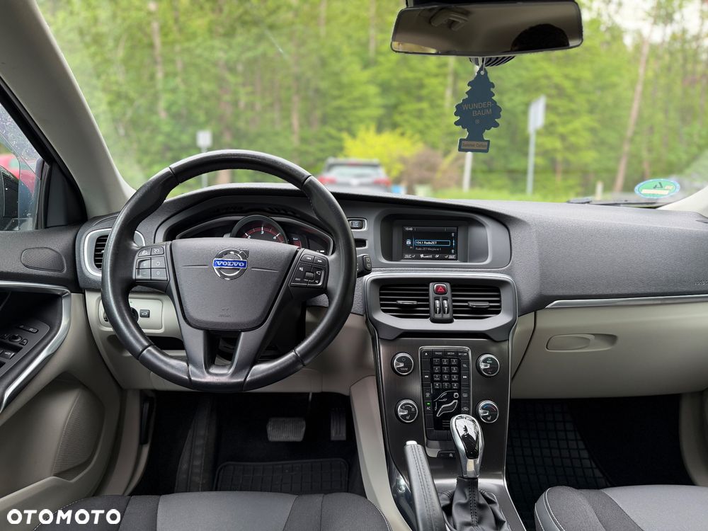 Volvo V40 D2 Powershift Momentum - 9