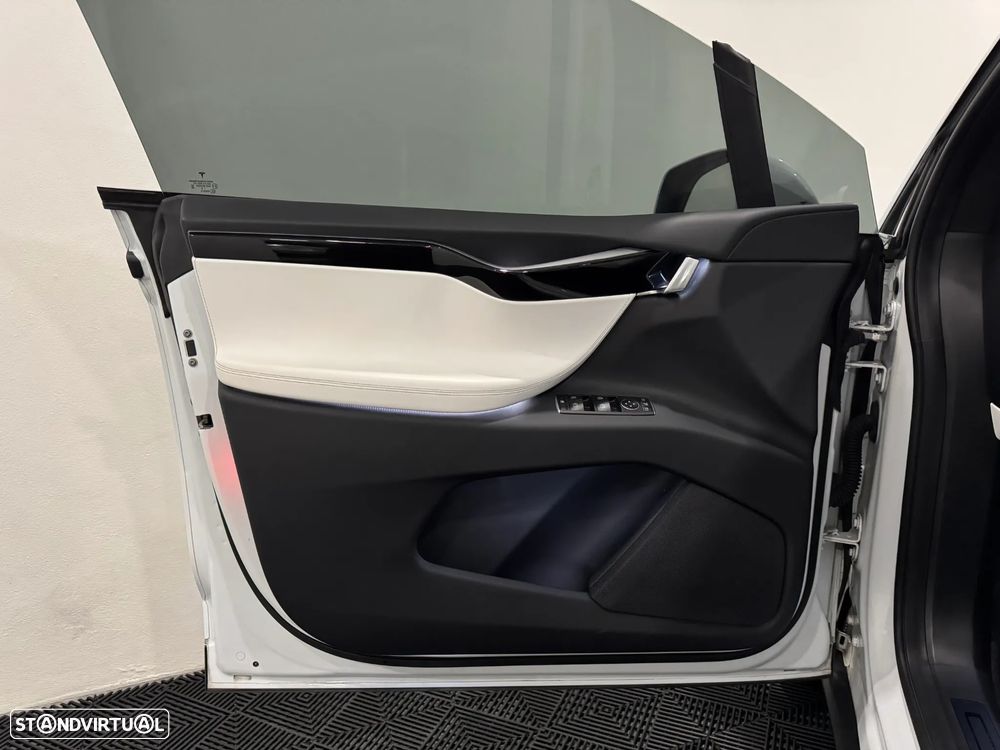 Tesla Model X 100 kWh Long Range AWD - 56