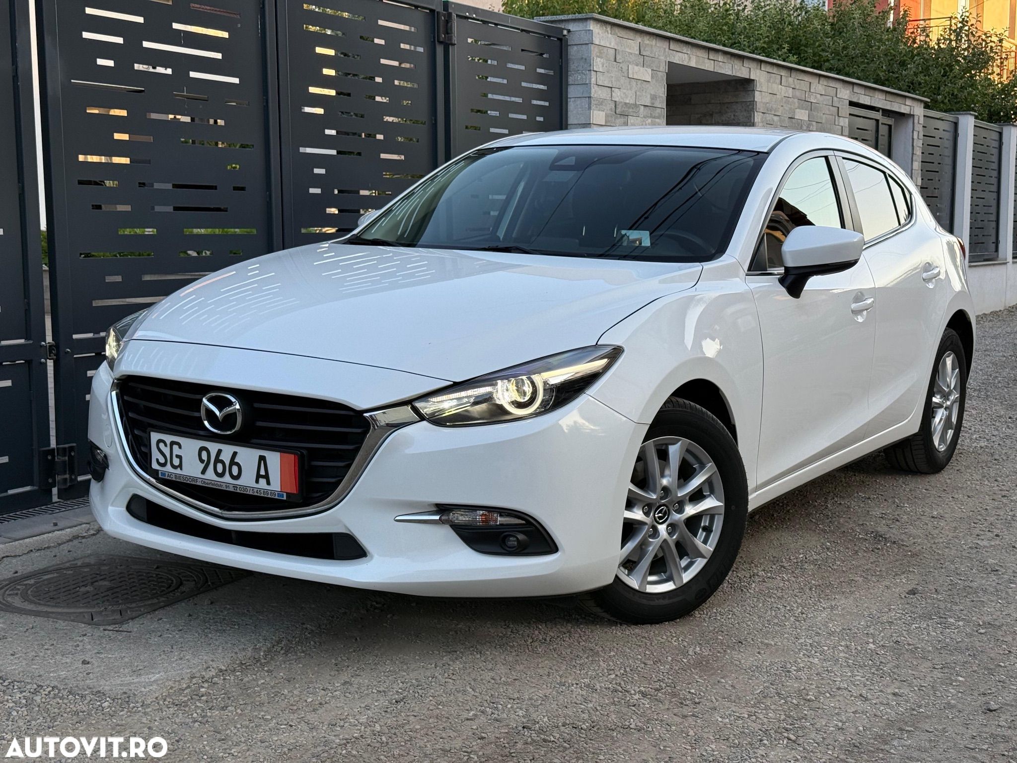 Mazda 3 SKYACTIV-G 120 Exclusive-Line - 1