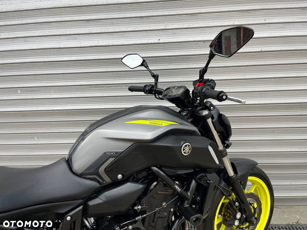 Yamaha MT - 17