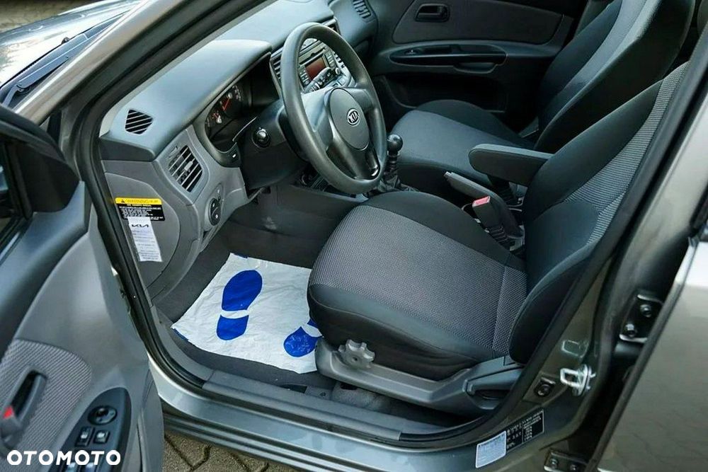 Kia Rio - 17