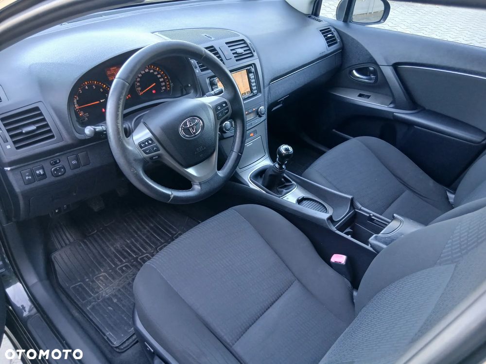 Toyota Avensis - 23
