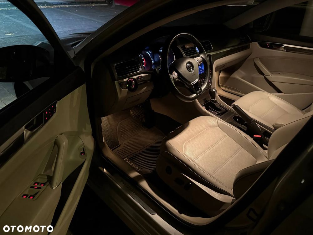 Volkswagen Passat 1.8 TSI (BlueMotion Technology) DSG Highline - 29