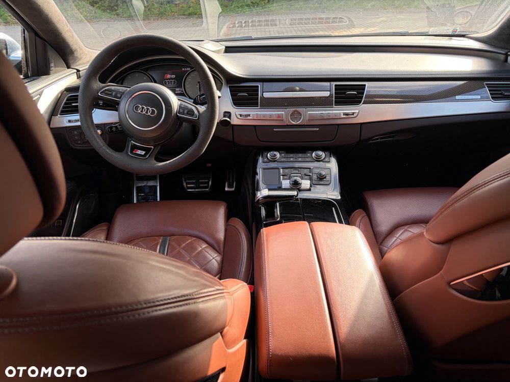 Audi S8 - 8