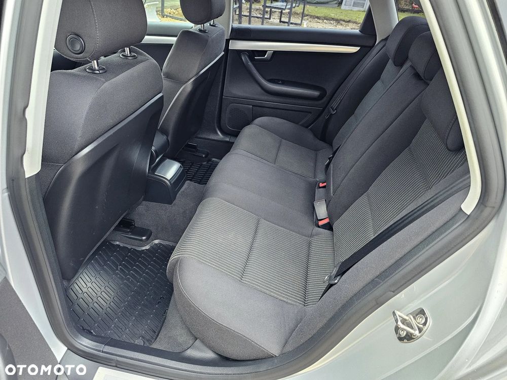 Audi A4 Limousine - 15