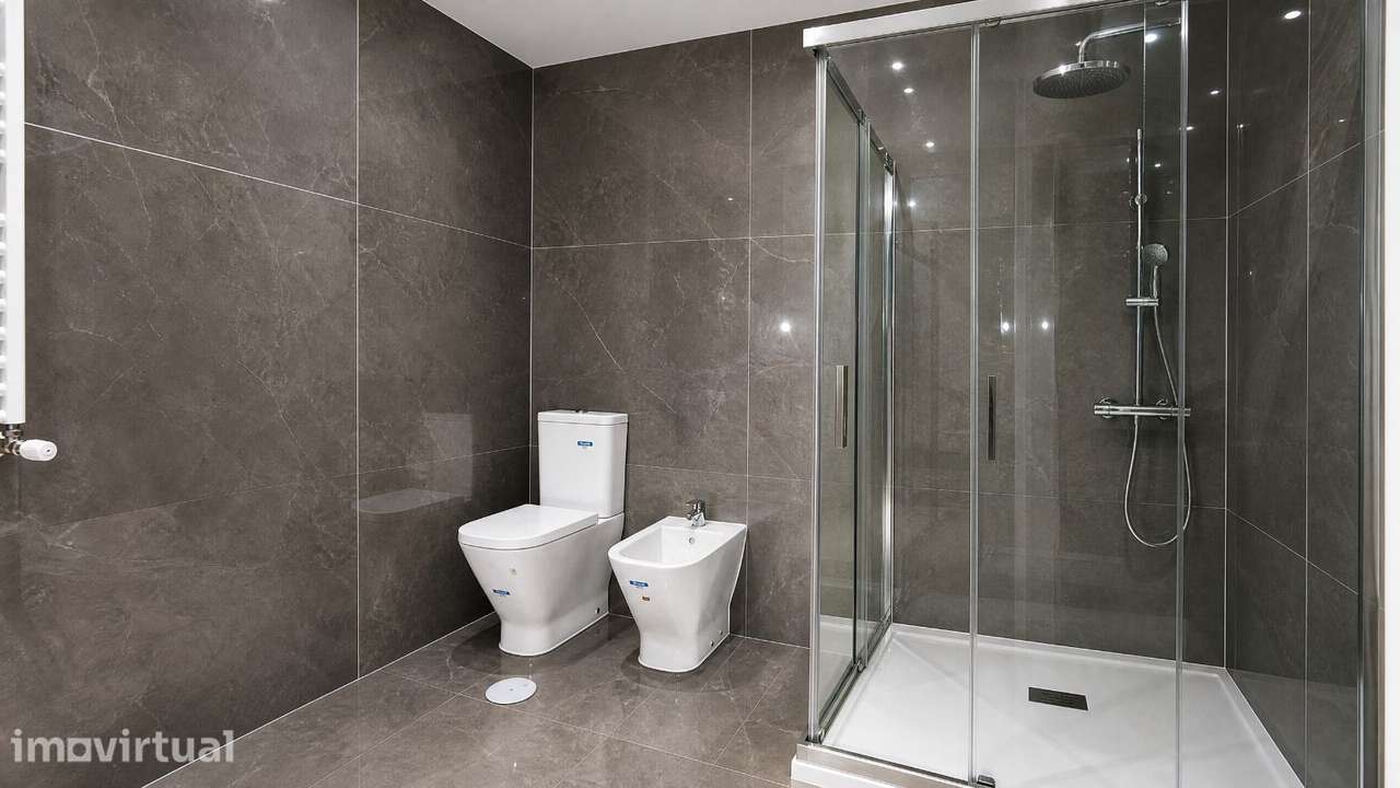Apartamento T2 com parqueamento. Perto da Praia - Grande imagem: 5/25