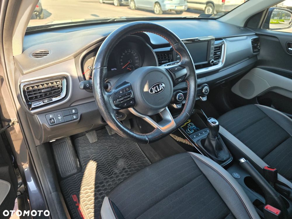 Kia Stonic 1.4 L - 13