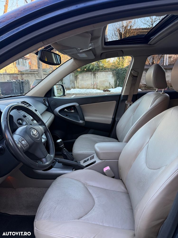Toyota RAV4 2.2 D-4D Luxury - 5
