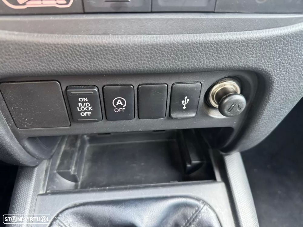 Mitsubishi L200 2.4 DI-D CD Invite 4WD - 9