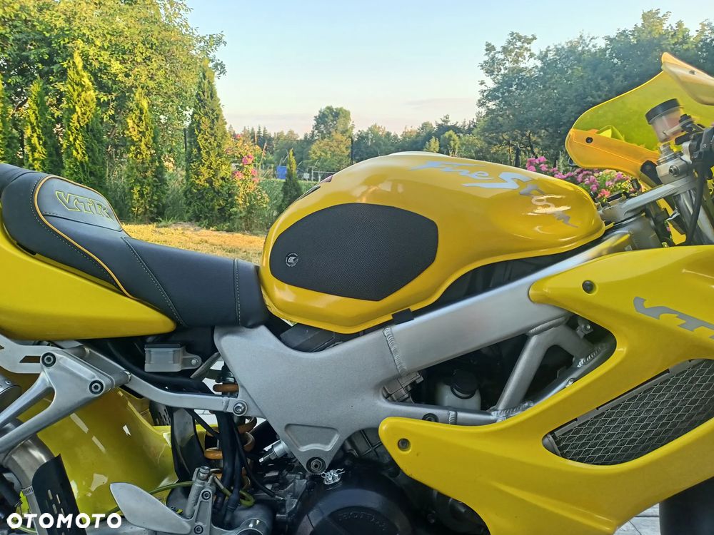 Honda VTR - 15