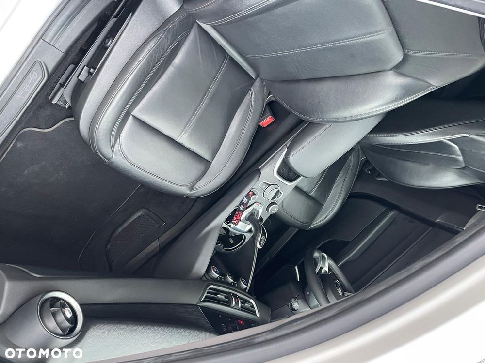 Alfa Romeo Giulia 2.0 Turbo 16V AT8 Veloce - 12