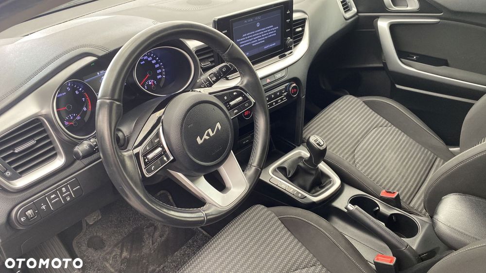 Kia Ceed 1.5 T-GDI M - 10