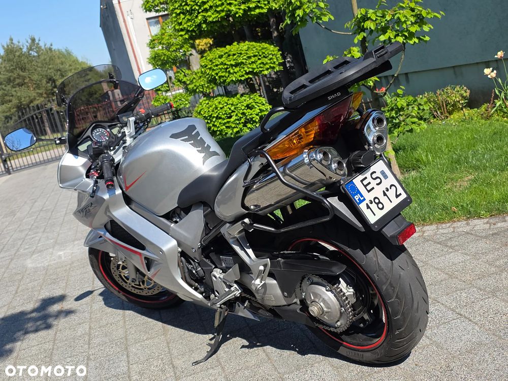 Honda VFR - 4