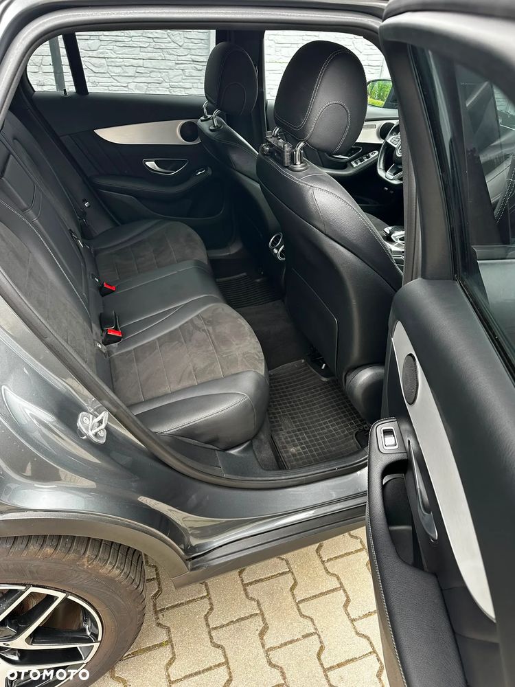 Mercedes-Benz GLC 250 4Matic 9G-TRONIC AMG Line - 10