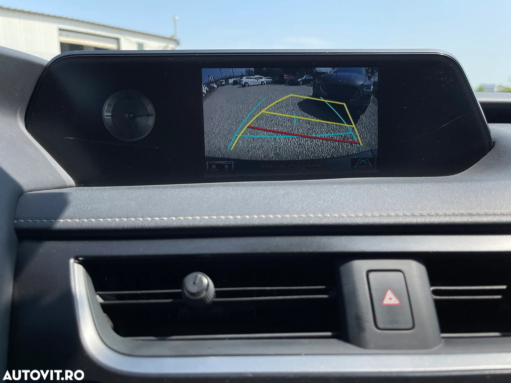 Lexus UX 250h 2.0L HEV 20H- (178 HP) 4X4 CVT Luxury - 14