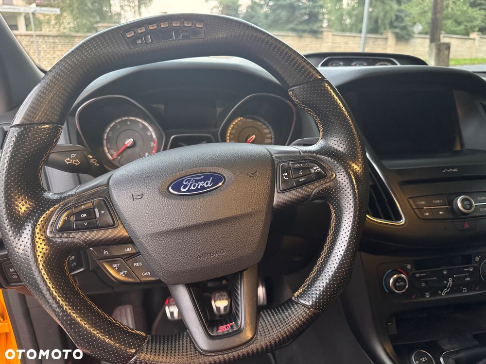 Ford Focus 2.0 EcoBoost ST - 39