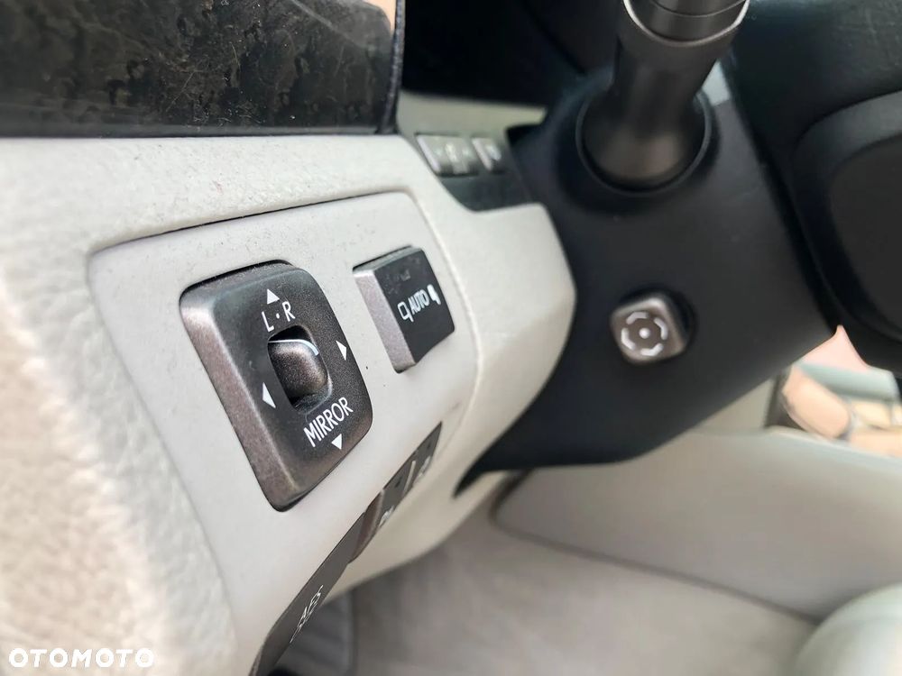Lexus LS 460 AWD - 11
