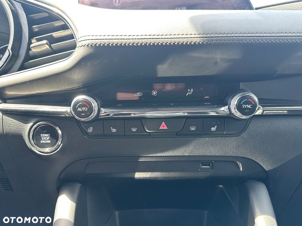 Mazda 3 SKYACTIV-G 2.0 M-Hybrid SELECTION - 10