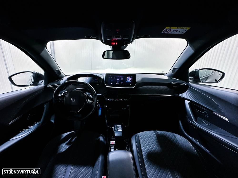 Peugeot 2008 1.2 PureTech Allure EAT8 - 11