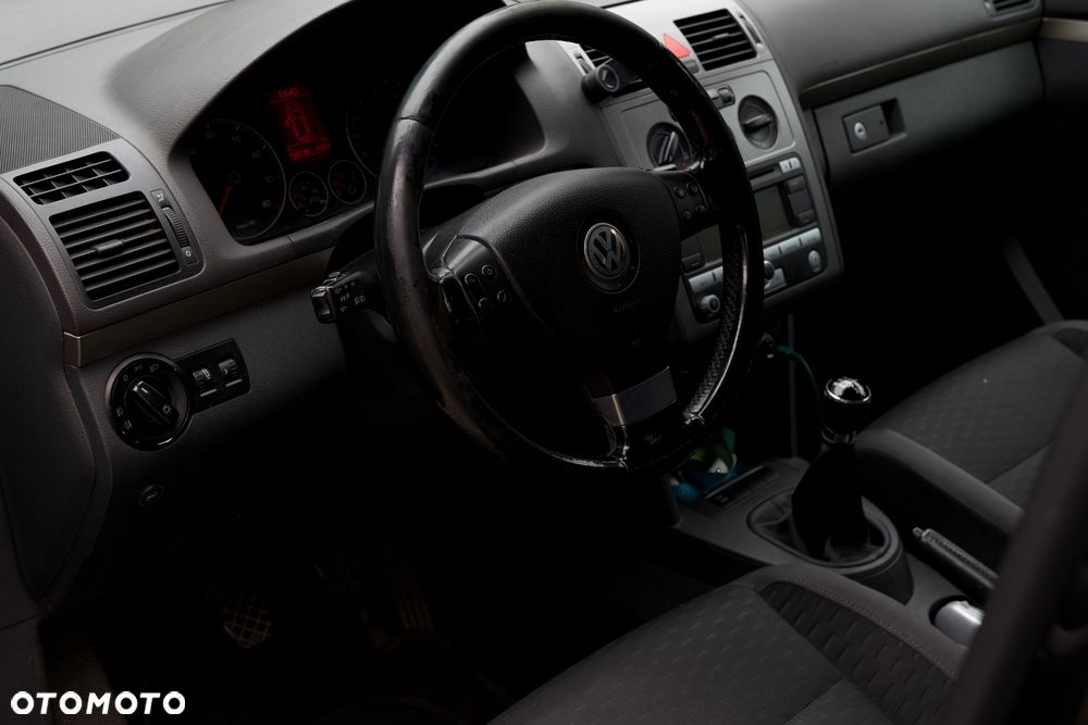 Volkswagen Touran 1.6 FSI Basis - 8