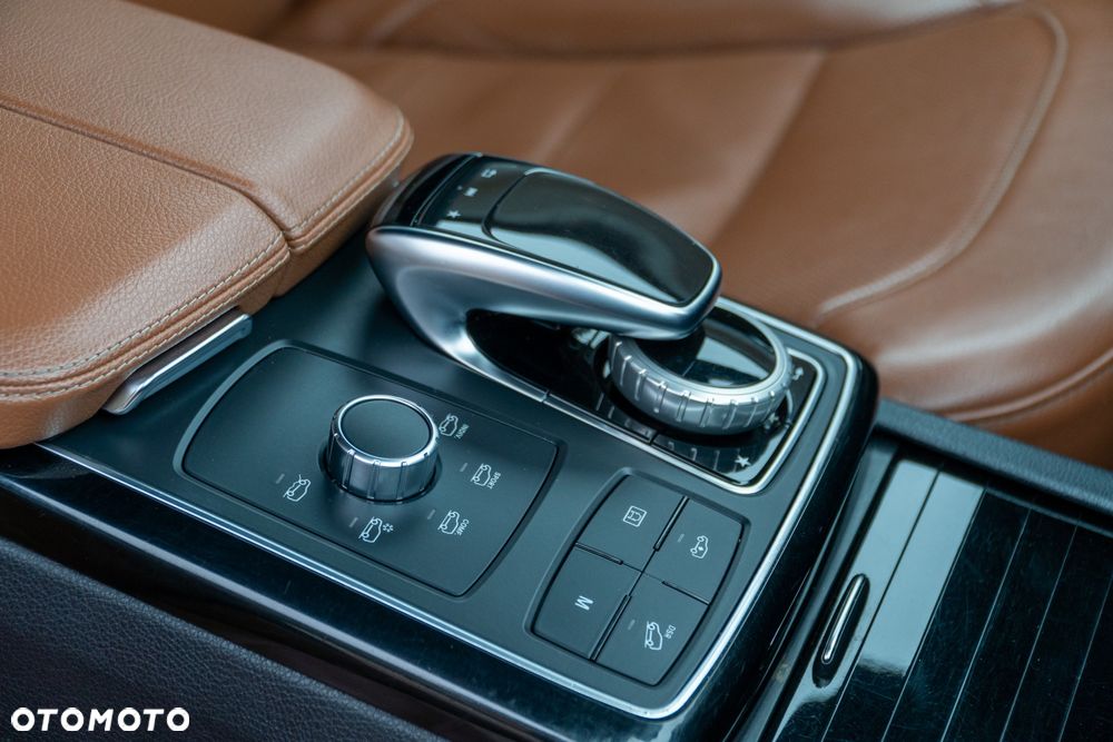 Mercedes-Benz GLE 350 d 4-Matic - 24