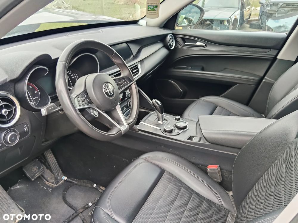 Alfa Romeo Stelvio - 2