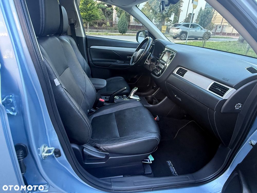 Mitsubishi Outlander 2.0 4WD Top - 26