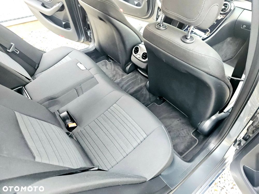 Mercedes-Benz Klasa C 220 d 4Matic T 9G-TRONIC - 29