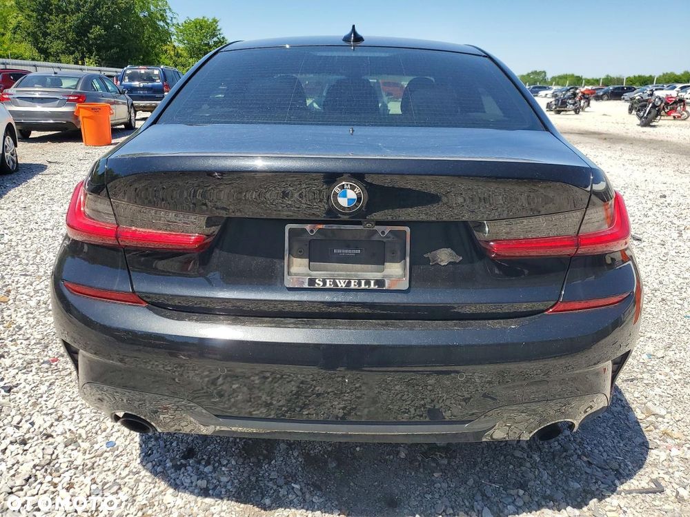 BMW Seria 3 330i M Sport - 6