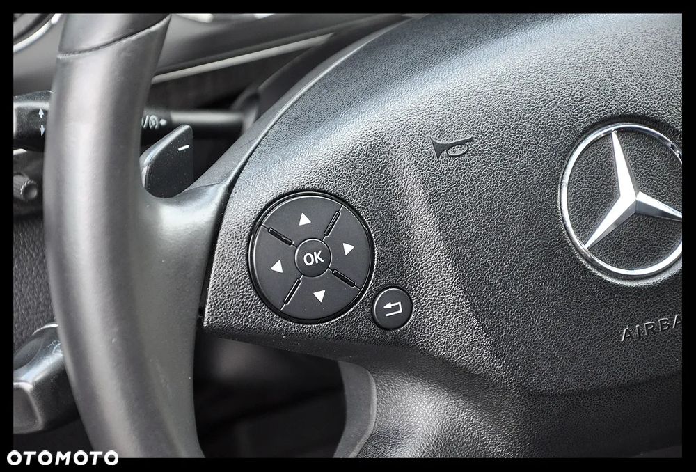 Mercedes-Benz Klasa E 300 CDI DPF BlueEFFICIENCY 7G-TRONIC Avantgarde - 29