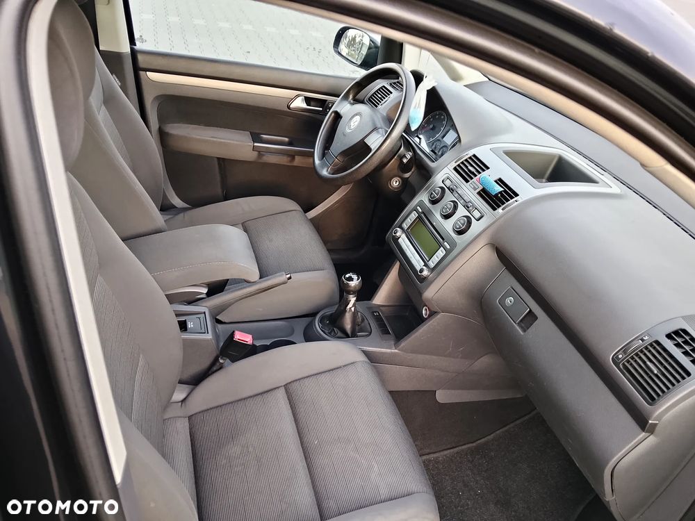 Volkswagen Touran - 8