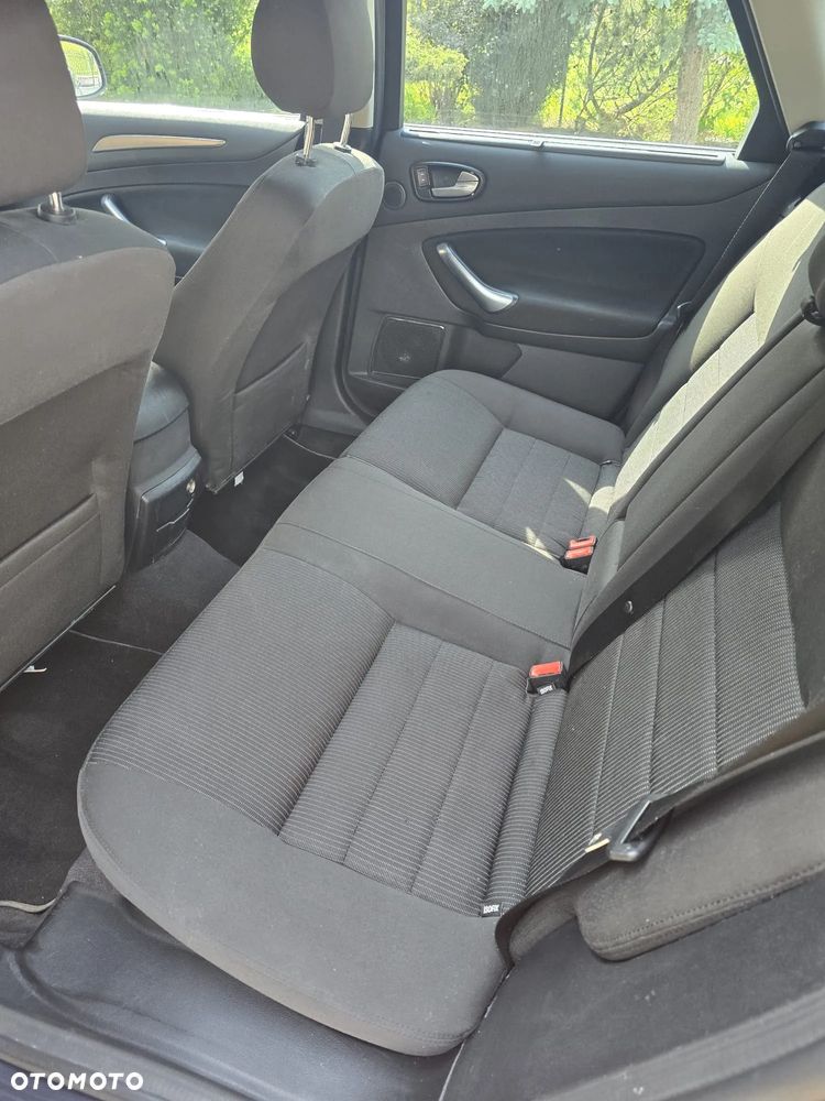 Ford Mondeo 2.0 Ambiente - 9