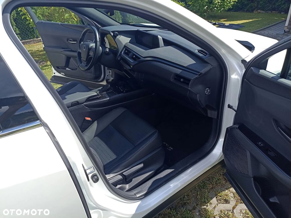 Lexus UX - 8