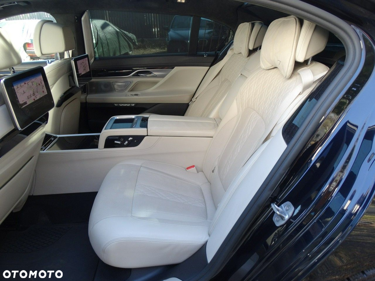 BMW Seria 7 750Li xDrive - 18