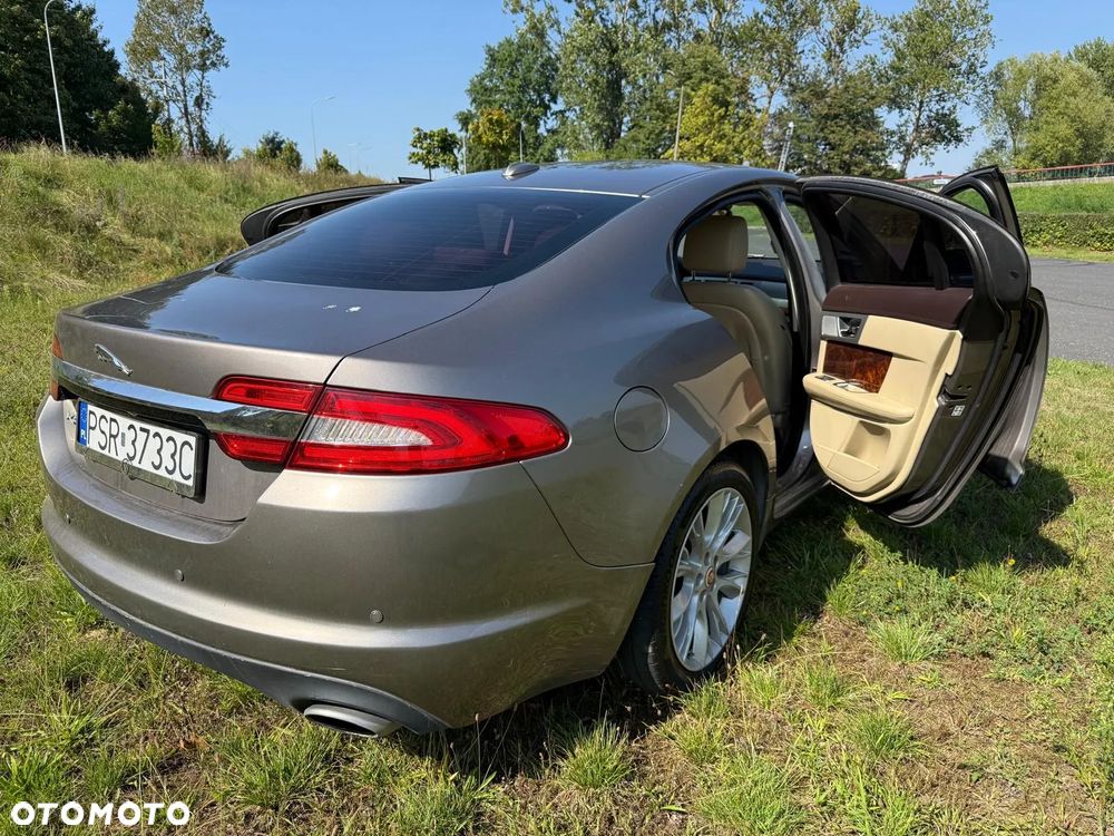 Jaguar XF 3.0 V6 D Luxury - 23