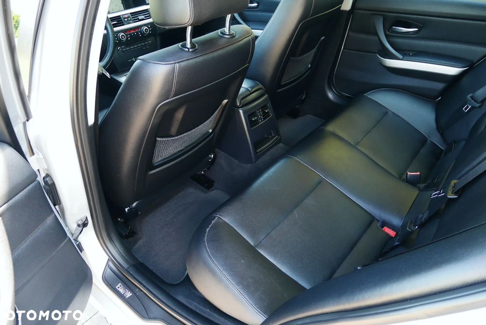 BMW Seria 3 318i Edition Exclusive - 17