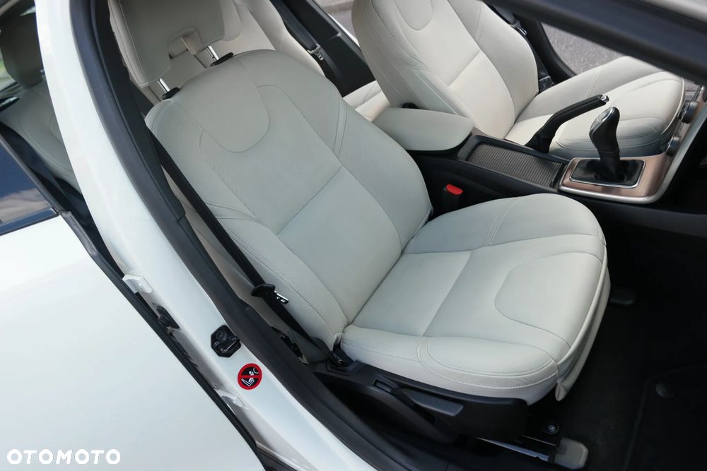 Volvo V40 - 24