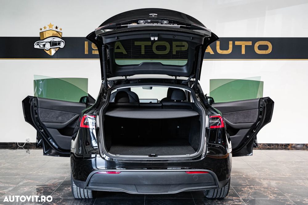 Tesla Model Y Long Range Dual Motor AWD - 3