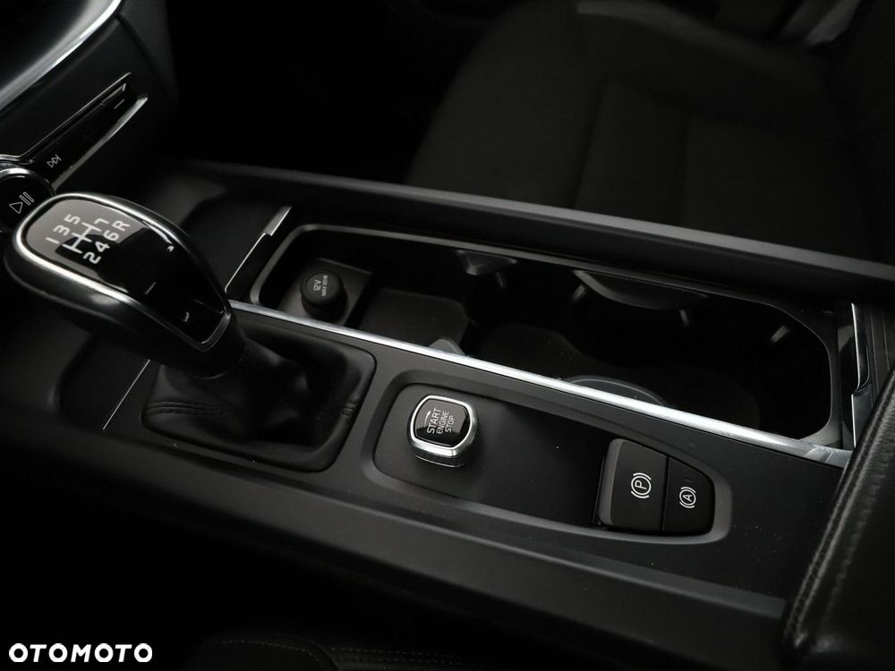 Volvo XC 60 D4 Momentum - 29