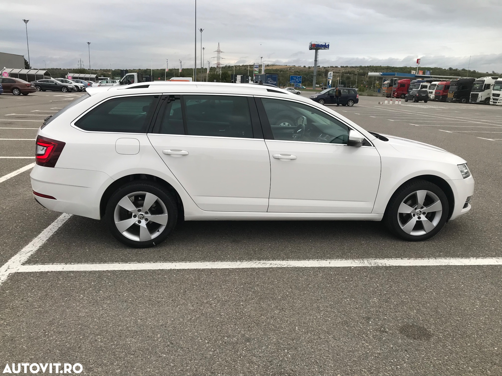 Skoda Octavia Combi Diesel 1.6 TDI DSG Style - 3