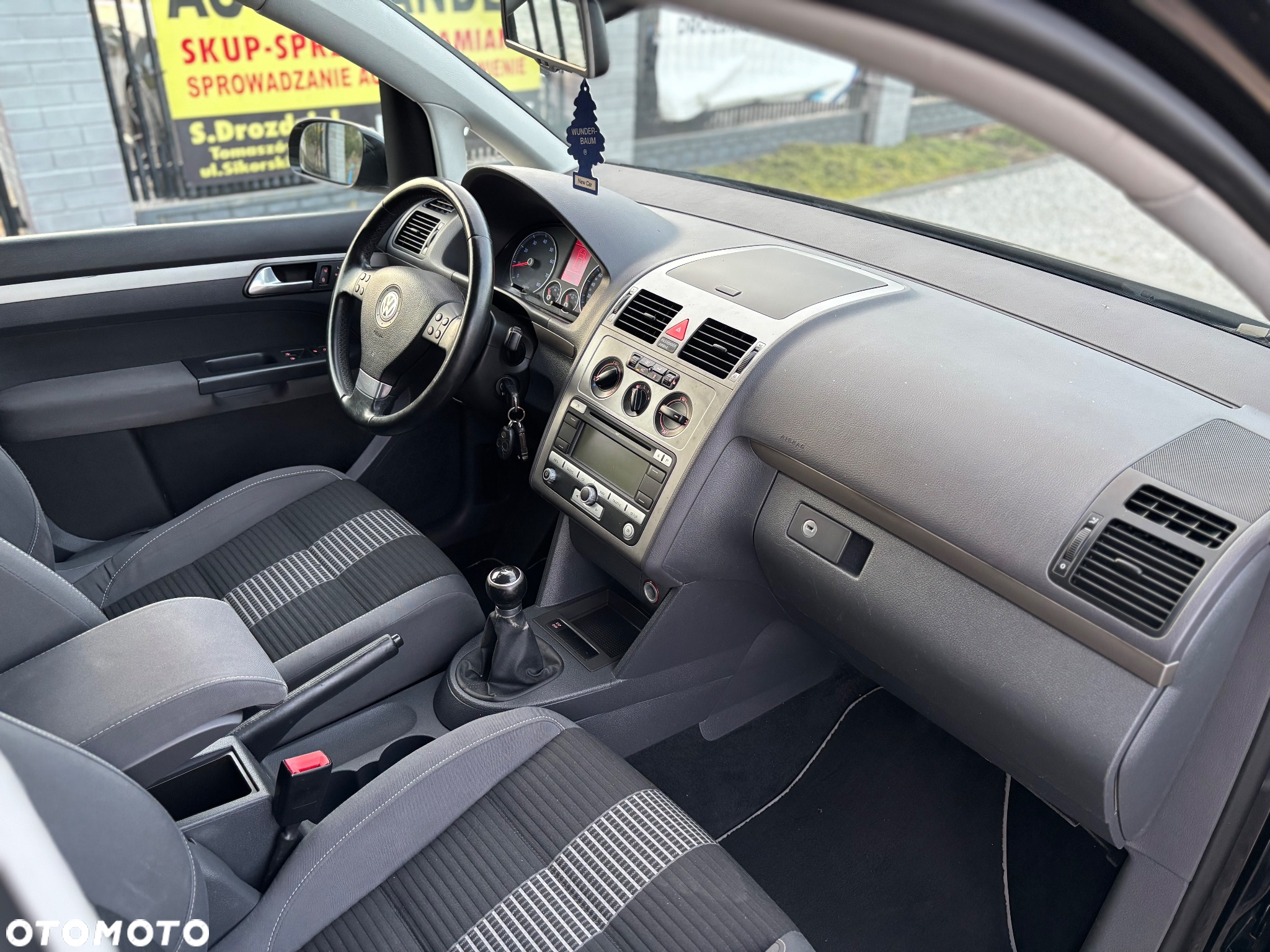 Volkswagen Touran - 10
