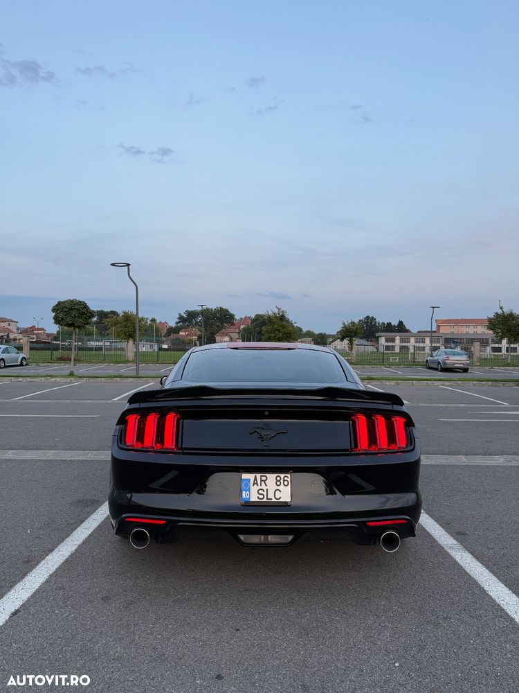 Ford Mustang - 8