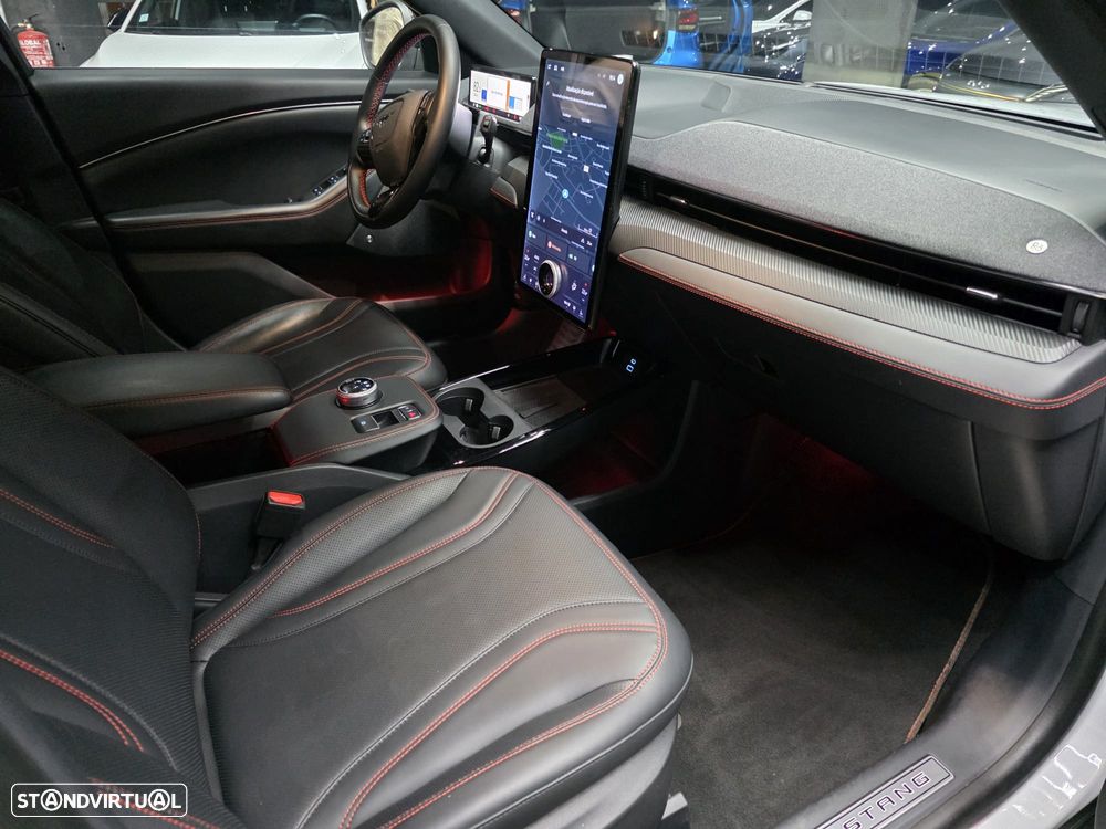 Ford Mustang Mach-E AWD PREMIUM - 22
