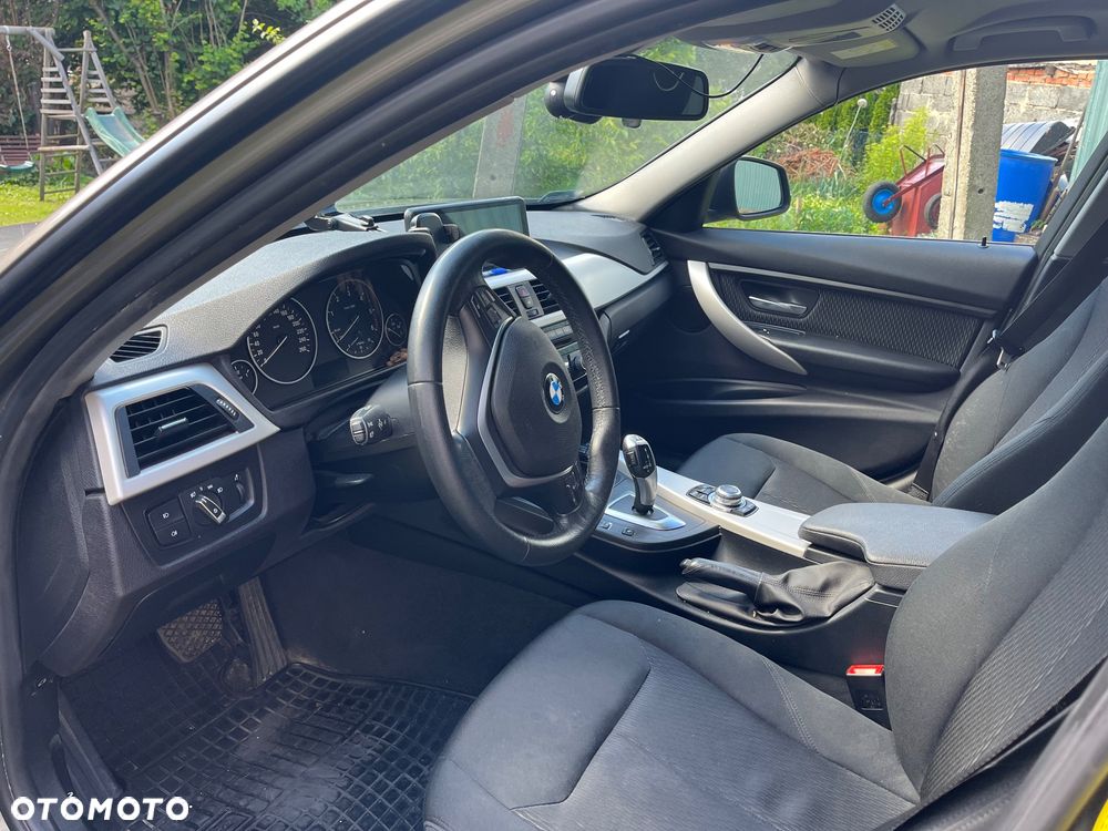 BMW Seria 3 320d xDrive - 13